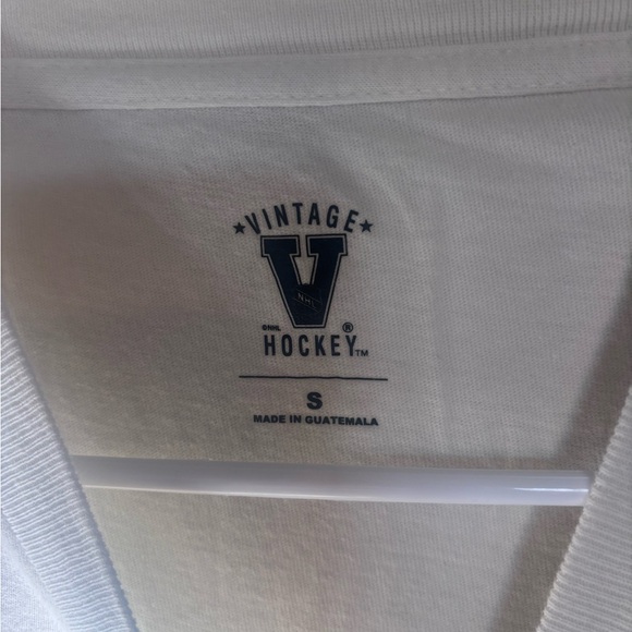 Abercrombie Men’s Toronto Maple Leafs Graphic T-Shirt - Picture 3 of 5